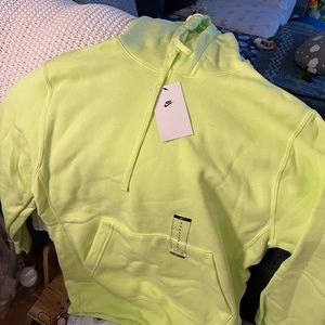 Men’s Small Nike Sweatshirt in Neon Yellow